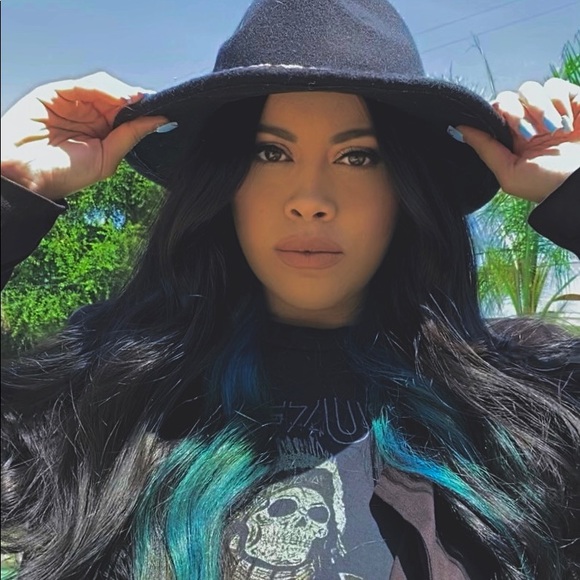 Meet your Posher, Natalie - Picture 2 of 8